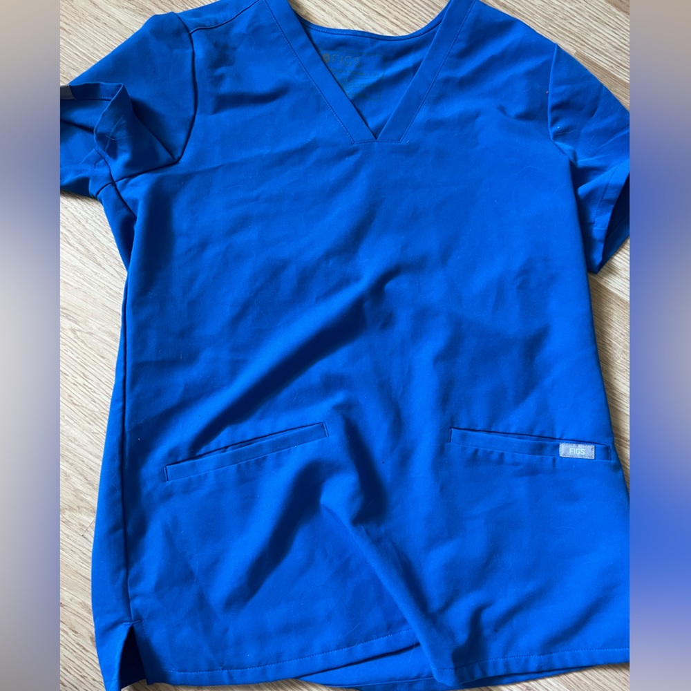 figs scrub top